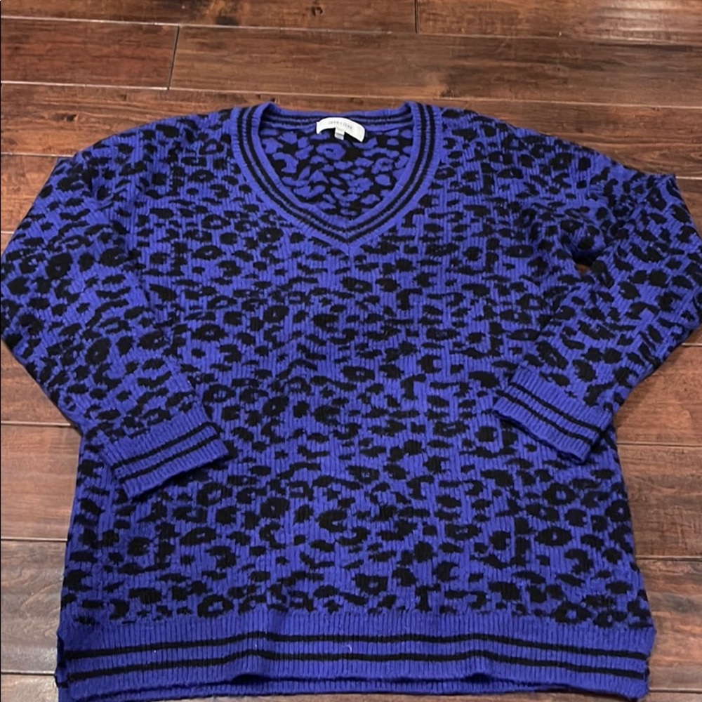 John & Jenn Evereve sweater cobalt leopard medium